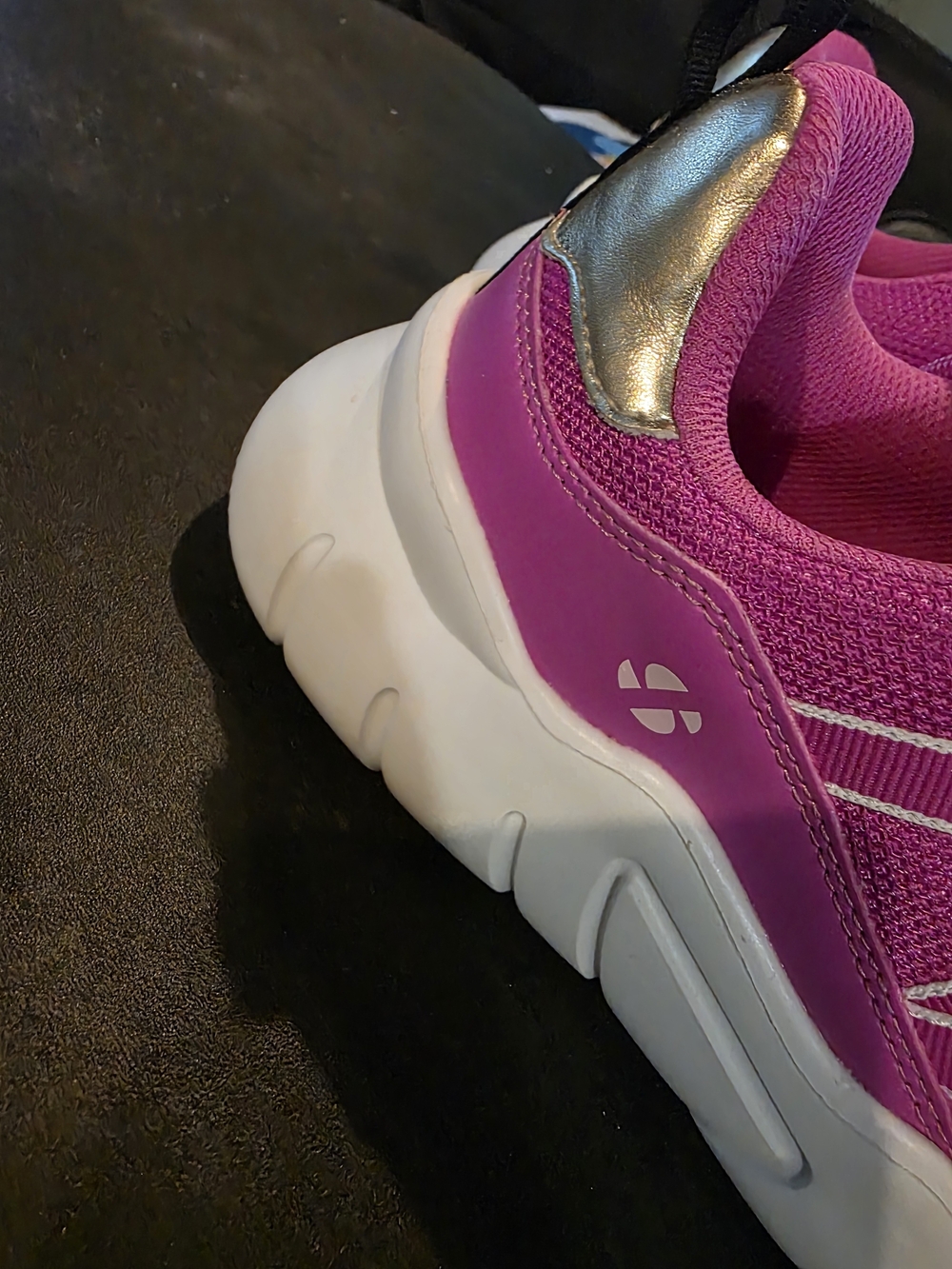 Womens Sports Illustrated Memory Foam Sneakers 8 View 4